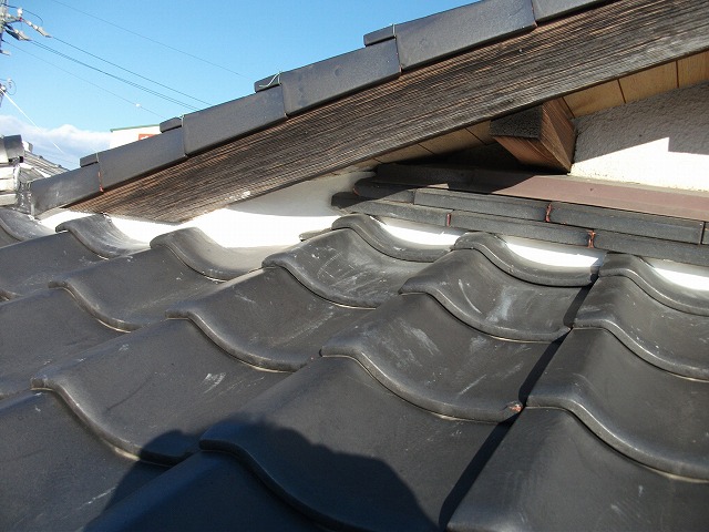 名東区で漆喰の交換工事を完了した後の様子、真っ白い漆喰でキレイになりました